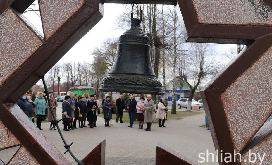 Молодежь города Гродно возложила цветы к памятникам узникам смерти Шталаг
