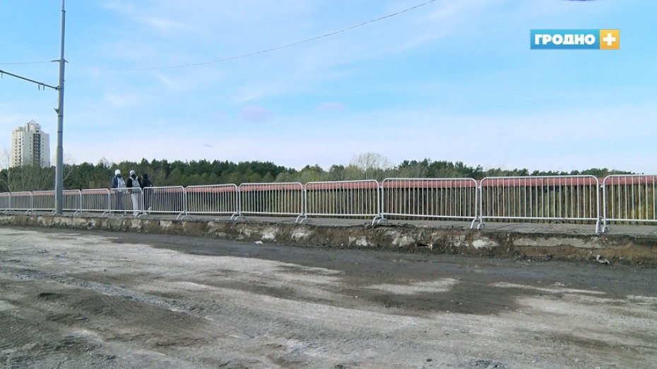 На Поповичском мосту, на некоторое время, придётся закрыть переход, который оборудован по правой стороне моста