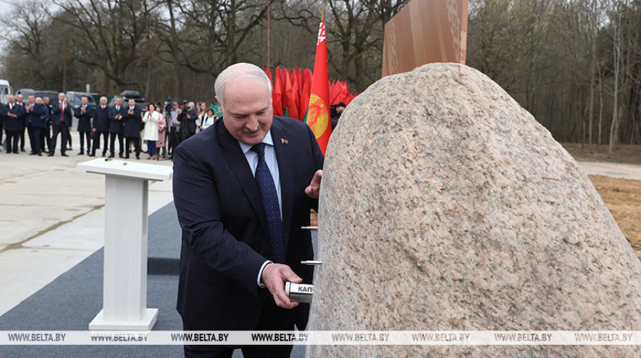 Лукашенко заложил капсулу на месте строительства городской больницы Гродно
